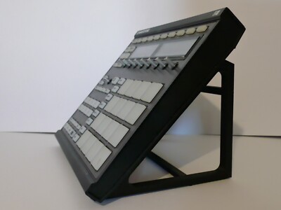 Native Instruments Maschine 45° Desktop Midi Controller Musik Studio Ständer