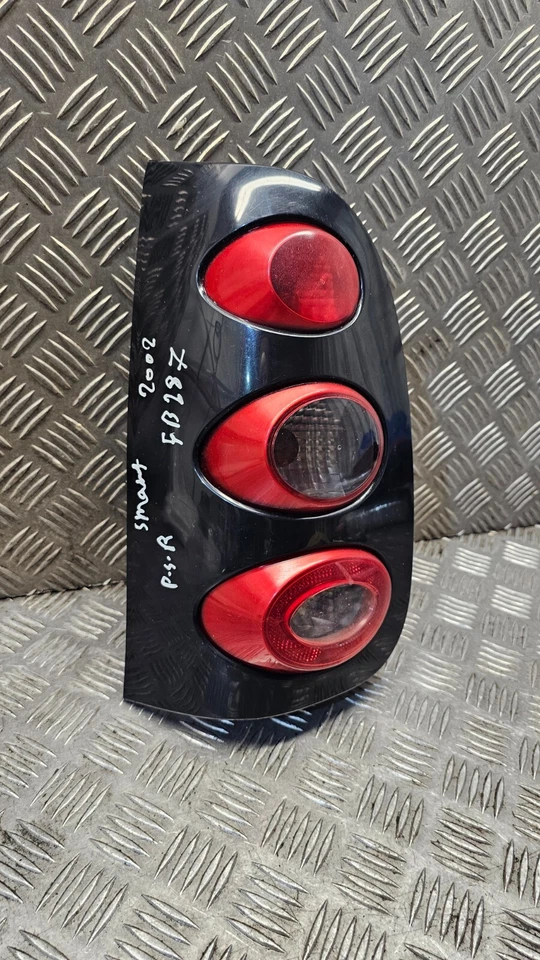 SMART 450 CITY CUPÉ PULSE 2001 CUPÉ DE 3 PUERTAS LUZ TRASERA LADO DEL PASAJERO LUZ TRASERA Foto 2 de 4