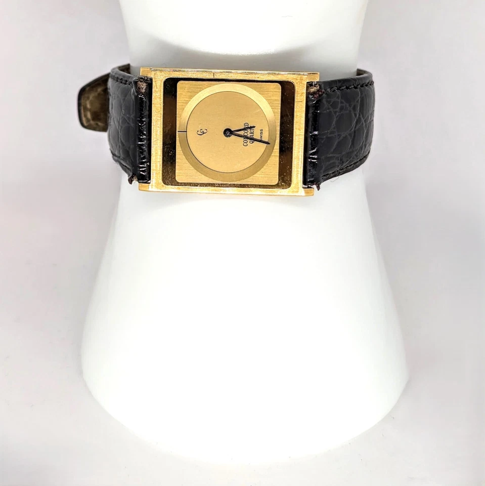 Reloj ultrafino Concord Delirium de cuarzo de oro de 18 quilates con correa de cocodrilo negro Foto 4 de 4