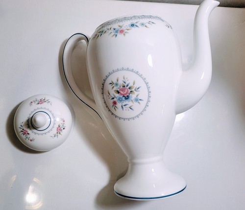 Wedgwood Rosedale R4665 Large Coffee/Tea Pot ~ Bone China~New - Picture 2 of 9