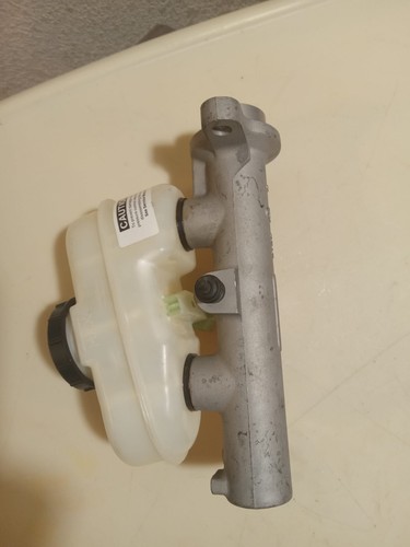 GENUINE MOTORCRAFT / FORD BRAKE MASTER CYLINDER BRMC-109 / E8AC-2C301-AA - Picture 6 of 8