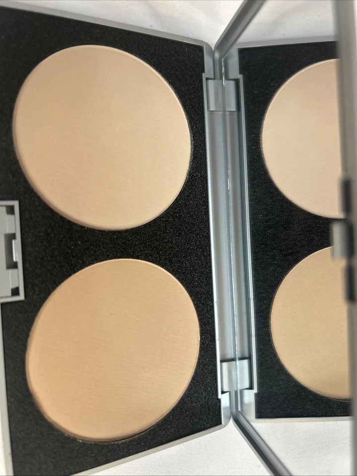 Modelos prefieren Polvos prensados con acabado fotográfico claro y medio 2 tonos en polvo Foto 4 de 4