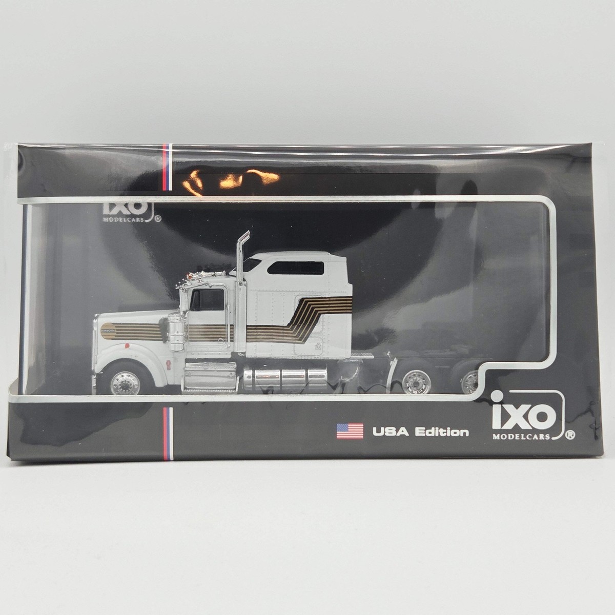 iXO Model Cars Kenworth W900 Semi Truck Cab - 1:64, White w/ Comet