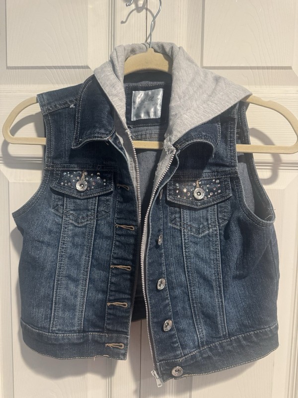 2010’s Justice Girls Denim Hooded Vest Rhinestone Accents Blue Gray Size 16 