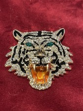 Beautiful vibrant vintage inspired tiger brooch gold tone, metal diamante enamel
