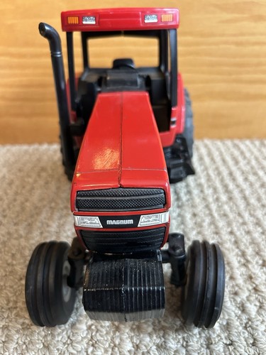 Case IH International 7210 Magnum Tractor 1:16 Ertl Diecast Toy - Picture 5 of 8
