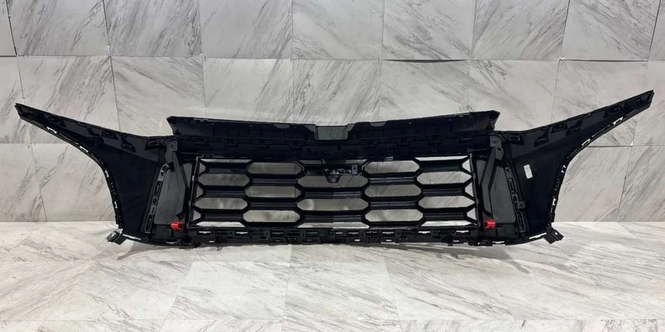 REJILLA CENTRAL SUPERIOR DELANTERA FABRICANTE DE EQUIPOS ORIGINALES CHEVROLET EQUINOX 2025-2026 CON ORIFICIO PARA CÁMARA Foto 2 de 4