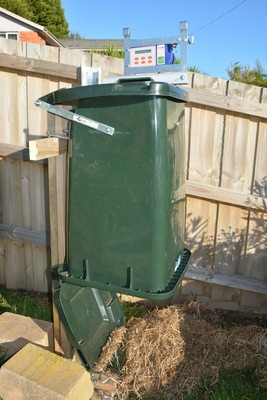 programmable automatic hay feeder