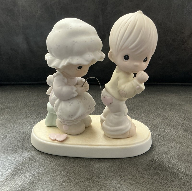 PRECIOUS MOMENTS “Sew In Love" #106844 Boy & Girl Patch w/Box