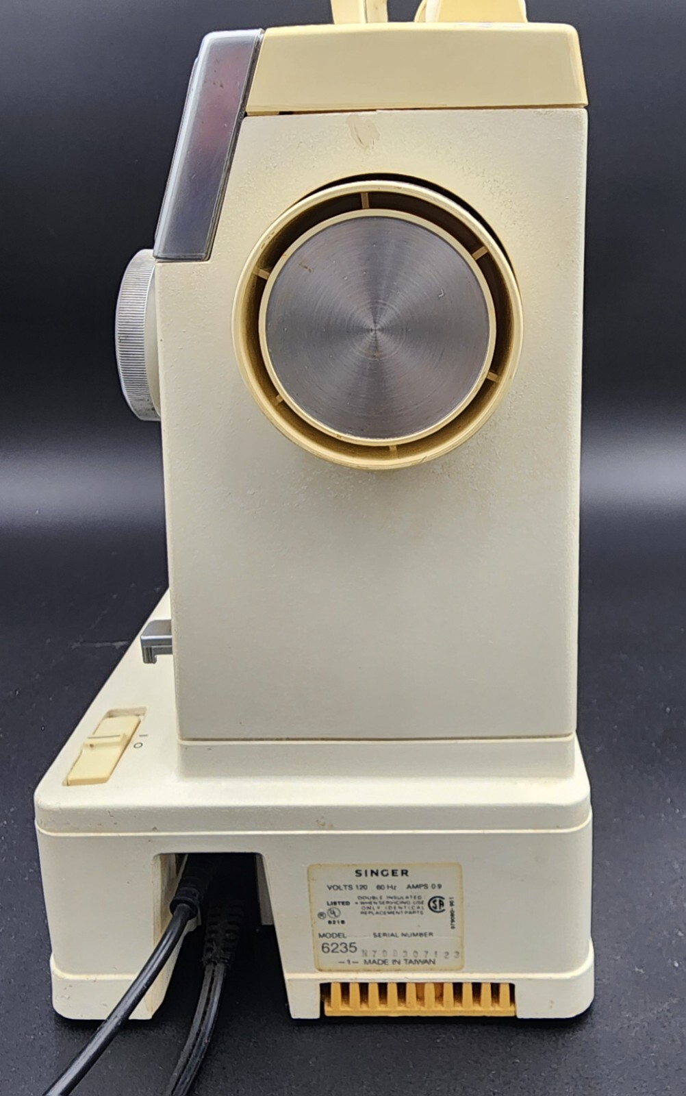 Singer 6235 Sewing Machine with Foot PedalAttachmentsWorks Good eBay