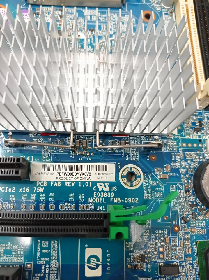 As #586766-002 Motherboard HP - CPU Intel Xeon W3520 -ram 8GB - Socket LGA 1366 - Image 4 of 4