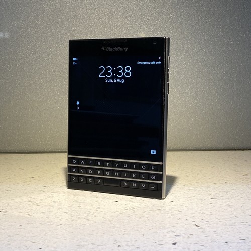 BlackBerry Passport Q30 (SQW100-1) 32GB 3GB RAM Unlocked Smartphone /DO - Picture 2 of 11