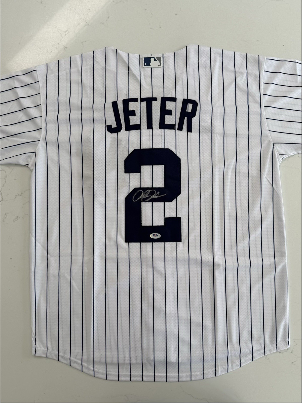 Derek Jeter Signed New York Yankees Jersey PSA/DNA Authenticated Custom Framed view 9
