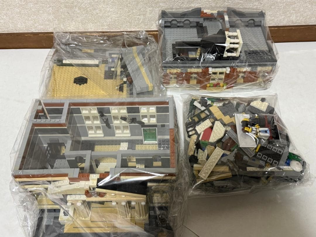 LEGO Creator Expert Modular Buildings Town Hall 10224 In 2012 Used As Is
