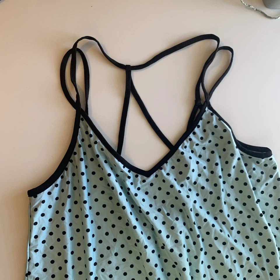 Camisón para mujer Secret Treasures sin mangas correas finas talla grande Foto 2 de 4