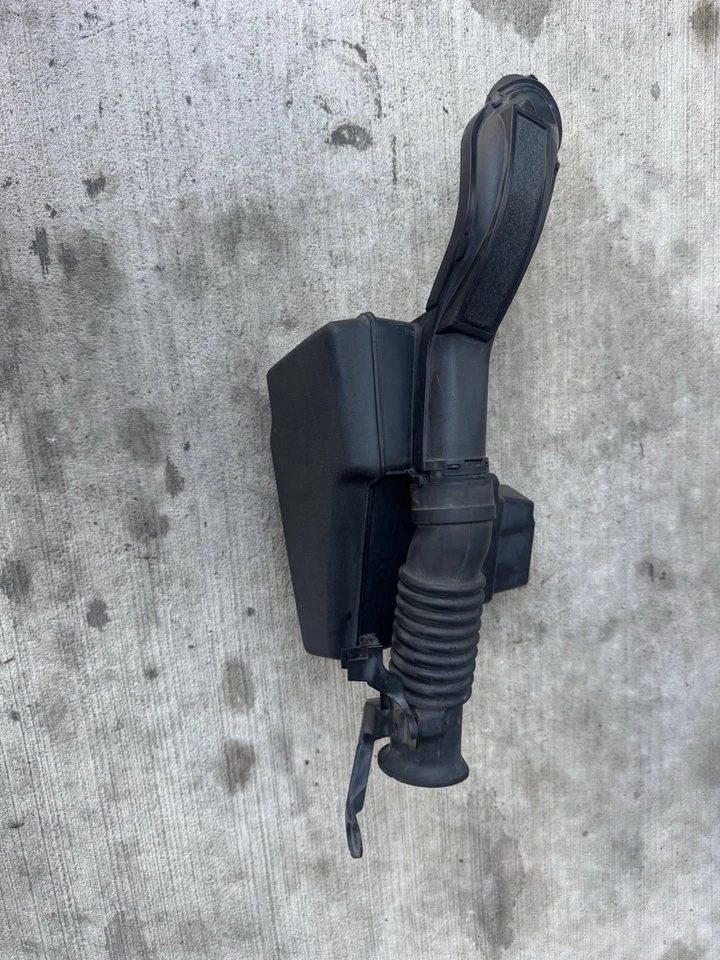 Caixa de purificador de ar 2011–2017 Lexus CT200h com duto de admissão fabricante de equipamento original 17751-37100 - Imagem 4 de 4