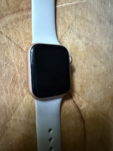 Apple Watch Series 6 - 40mm - różowe złoto - różowy oficjalny pasek sportowy - Zdjęcie 4 z 5