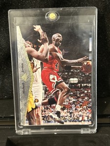 1994-95 Upper Deck SP MICHAEL JORDAN "He's Back" Silver Gold - #MJ1