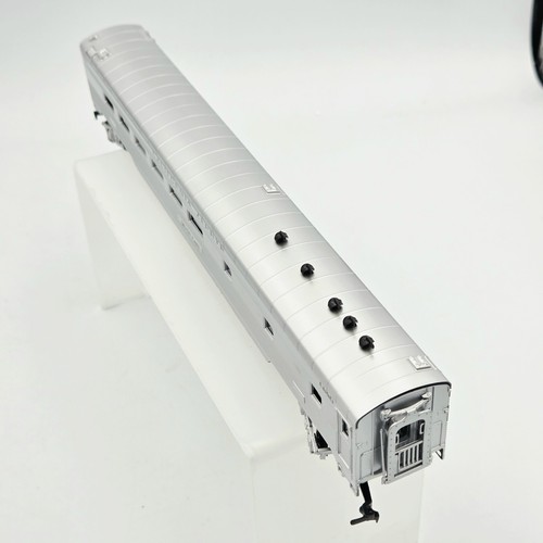 IHC 47832 HO Denver Rio Grande Zephyr Silver Cafe Corrugated Dining Car Box C 8 - Picture 9 of 12