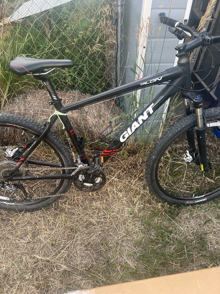 Giant Talon Hardtail Mountain Bike. 2018 Model. Great Condition - Image 2 of 4