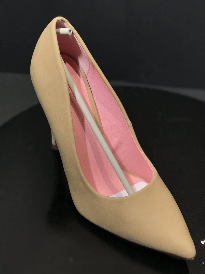 Zapatos de salón Cindy con punta puntiaguda clásicos de tacón de aguja de tacón natural talla EE. UU. 7,5 M Foto 2 de 4