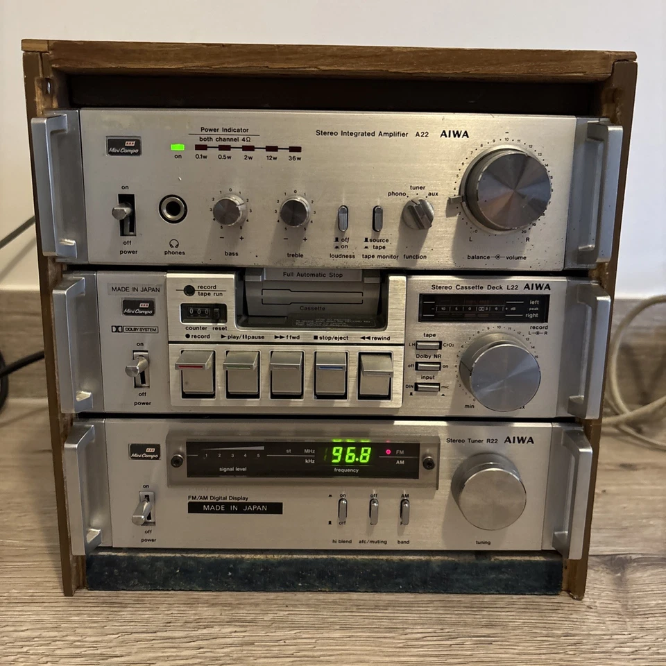 RAR Aiwa Mini Compo 22 Serie - P22 Stereo Verstärker, L22 Kassette & R22 Tuner