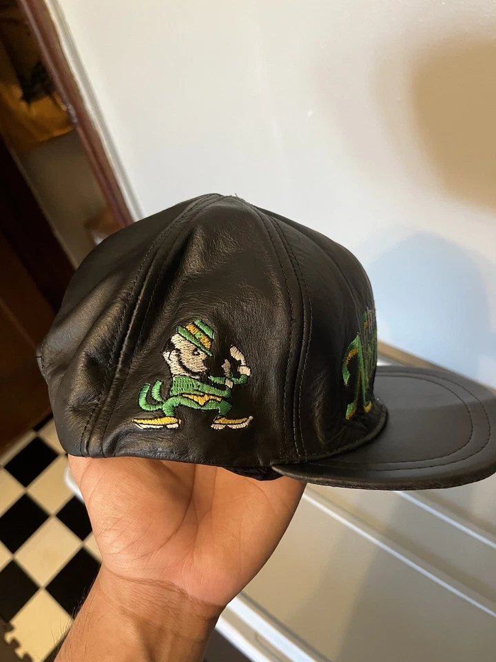 Snapback irlandês de couro vintage Notredame. - Imagem 4 de 4