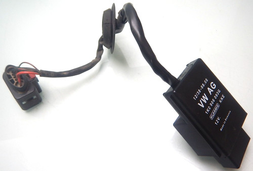 VW PASSAT 3C B7 / 1,8TSI / STEUERGERÄT KRAFTSTOFFPUMPE PUMPE / 1K0906093G (CF38)