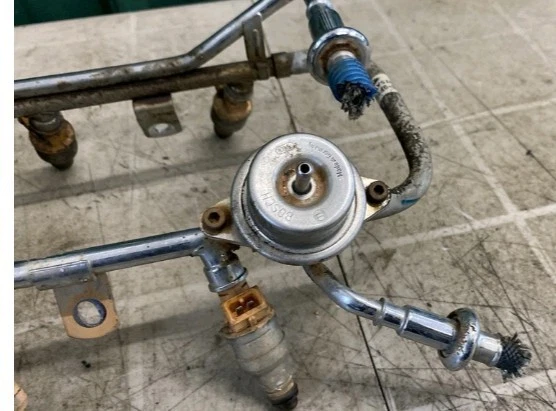 1992 Ford F150 Bronco 5.0L 302 V8 Fuel Injection Rail 92-94 - Image 3 of 4