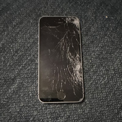 Apple iPhone SE 32GB Silver Bar Smartphone 12MP Camera Cracked