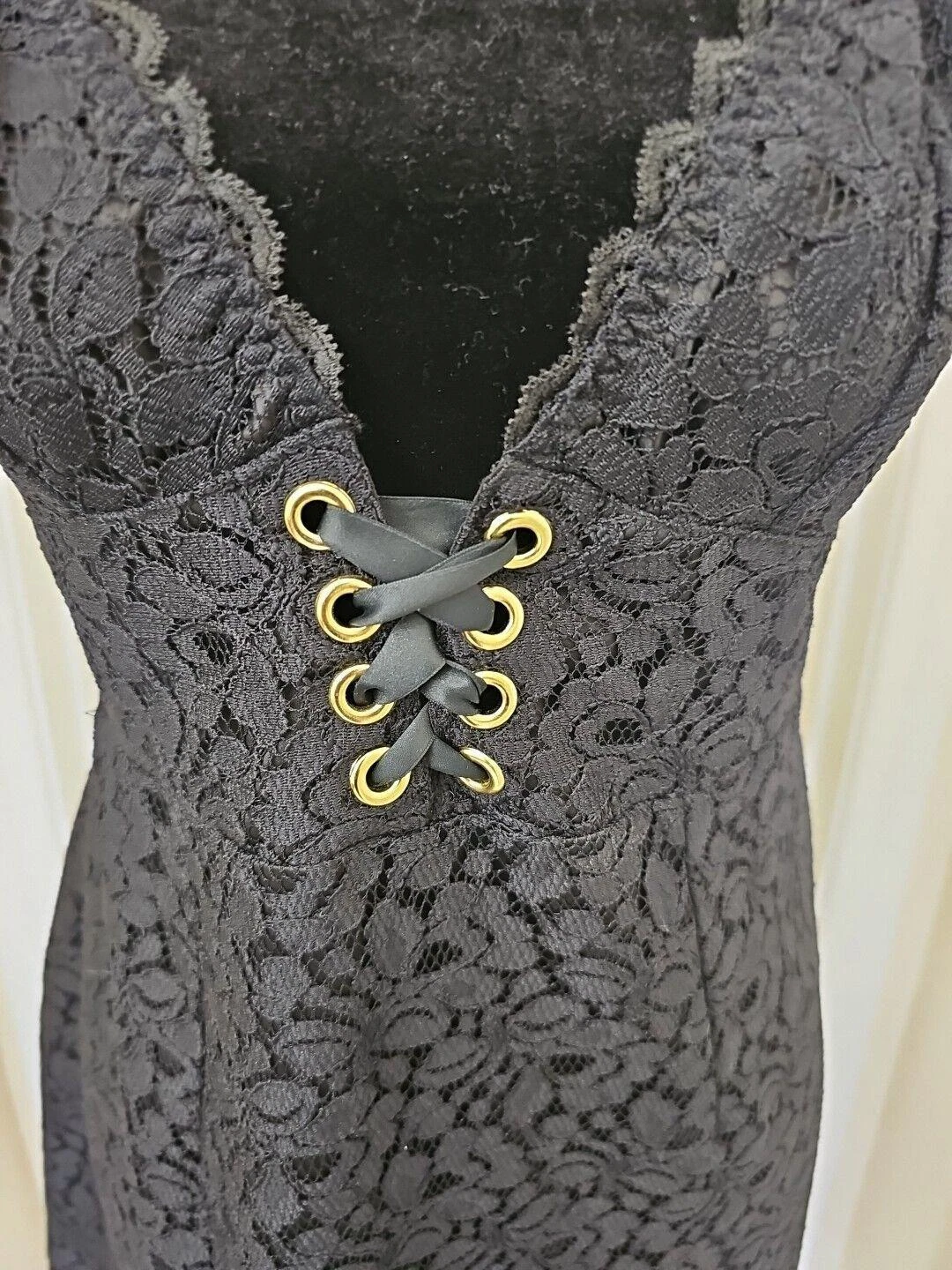 UNDERCOVER Abito Victoria's Secret velluto pizzo nero medio stringato davanti e retro incrociato