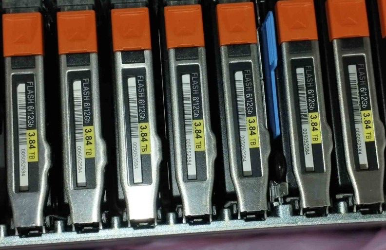 MZILT3T8HALS-00AC3, DELL EMC 3.84TB Flash SAS SSD: 12Gbps SAS