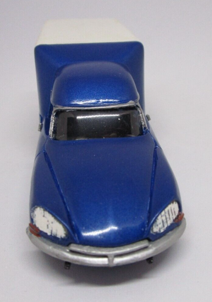 1/43 CITROEN DS PROTOTYPE BERTONI 1952 A COLLER A PEINDRE | Vroom Models