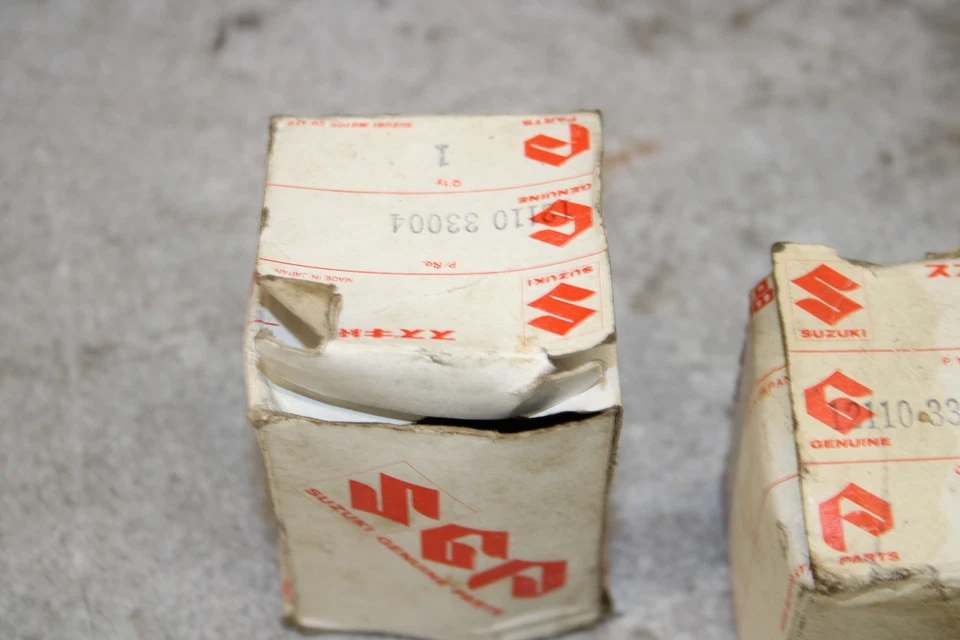 Suzuki GT250 1975 NOS 54 mm motor bloque pistones con anillos A10-3625. ABX Foto 4 de 4