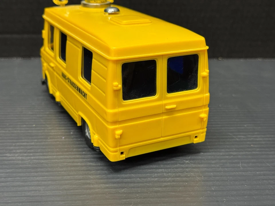 Furgoneta Mercedes de plástico ADAC-STRASSENWACHT - Hecha en Hong Kong - Solo piezas Foto 3 de 4