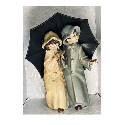 Lladró Rare Under The Rain #2077 Gres Finish Retired 1989 Mint No Box