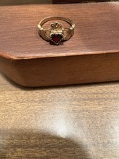 Vintage 9K Gold Bohemian Garnet Claddagh Ring 1.7 Grams Size 5.5