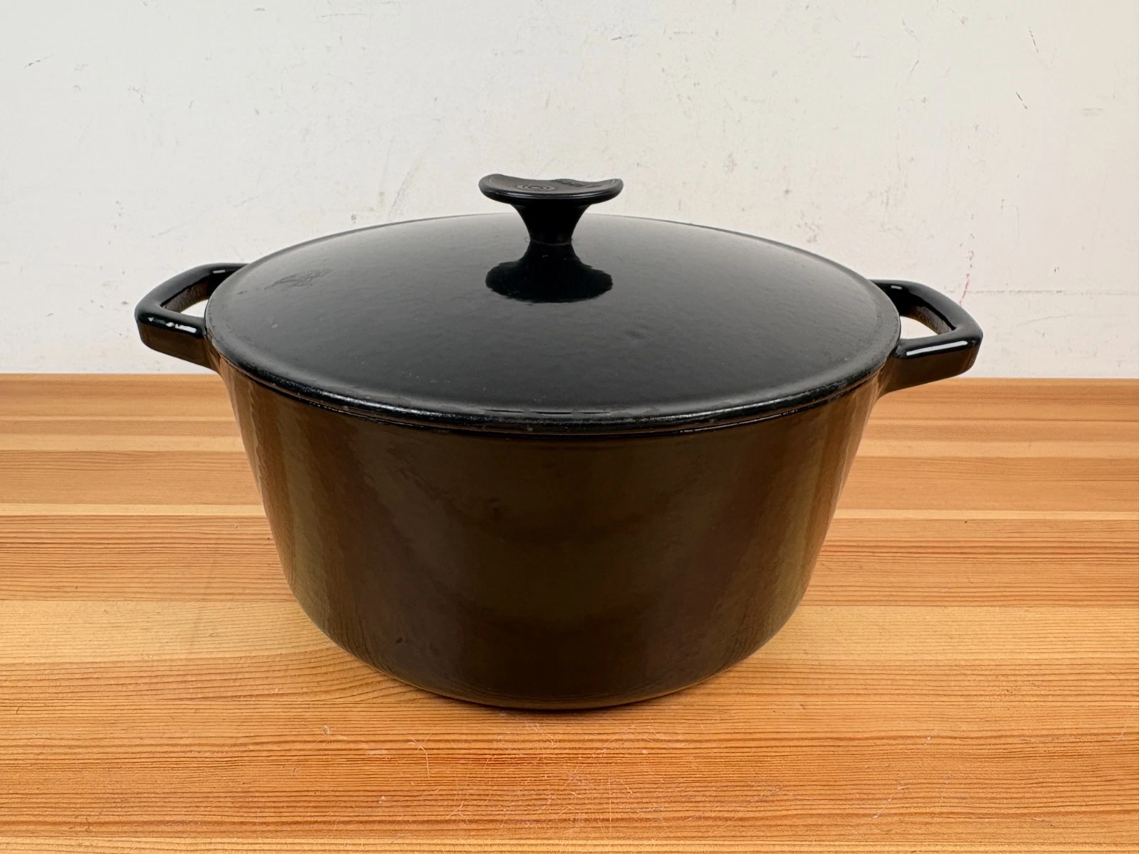 Dutch Oven Cast Iron Enameled Pot France Deep Lid Black 26cm Pan Casserole Dish