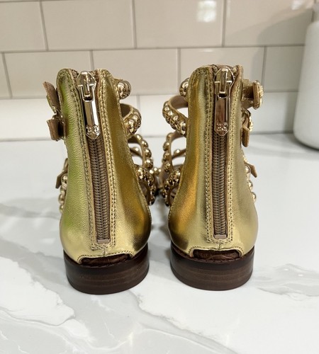 NUEVO CON ETIQUETAS - Sandalias Gladiador Sam Edelman Estella Doradas Tachonadas - Talla 8 - Imagen 6 de 14