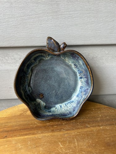 Sandra O'Quinn Seagrove NC Apple Baker Blue Drip Art Pottery Dish Bowl 6"