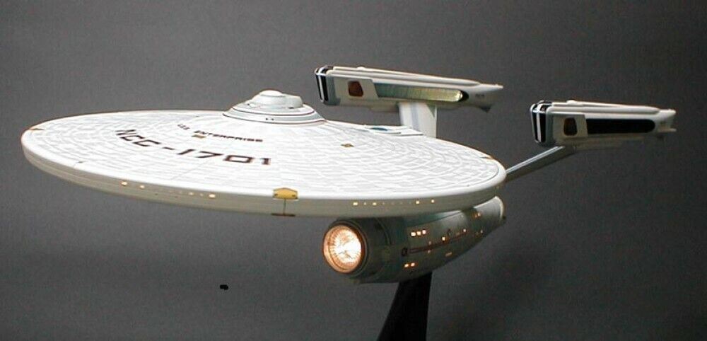 Bandai 1/850 Scale Star Trek U.S.S. Enterprise NCC-1701