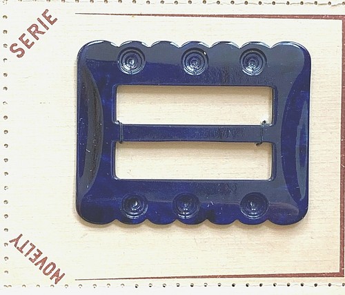 Boucles anciennes - Boucle en caséin bleu marine années 50 avec bord sculpté - France - Photo 1/7