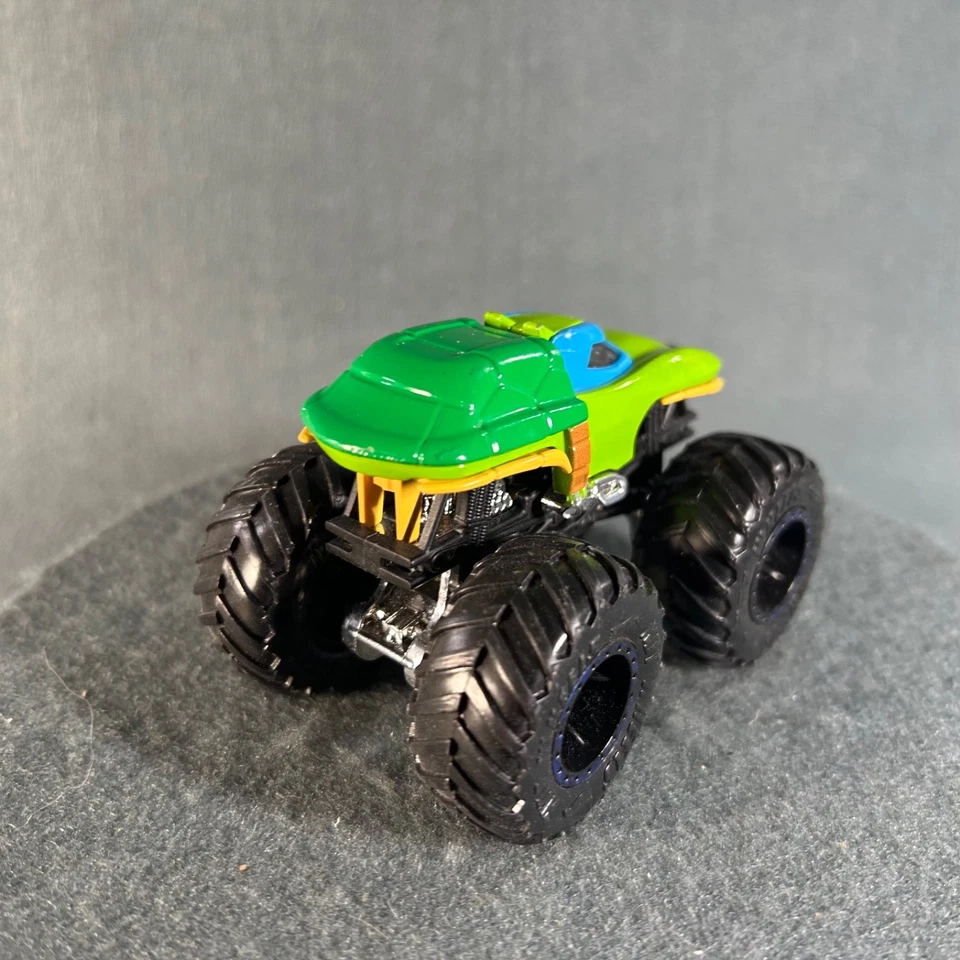 Hot Wheels Monster Jam Teenage Mutant Ninja Turtles Leonardo 1:64 Diecast - Image 4 of 4