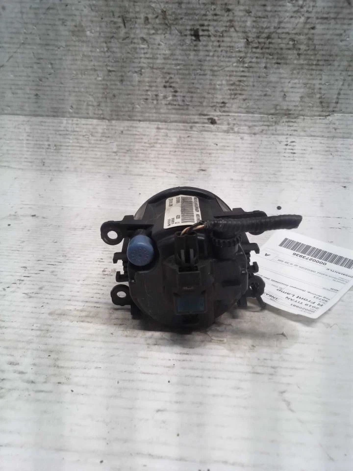 Luz antiniebla de esquina/estacionamiento compatible con 12-21 NV 3500 523557 Foto 2 de 4