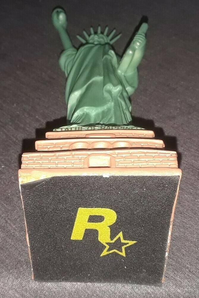 Grand Theft Auto IV (GTA 4) VG Condition STATUE OF HAPPINESS in