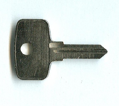 2-snap-on-tool-box-keys-cut-to-key-code-y001-y500-codes-snap-on-ebay