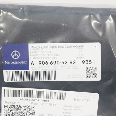 Mercedes-Benz SPRINTER W906 Front Right Door Moulding A9066905282 