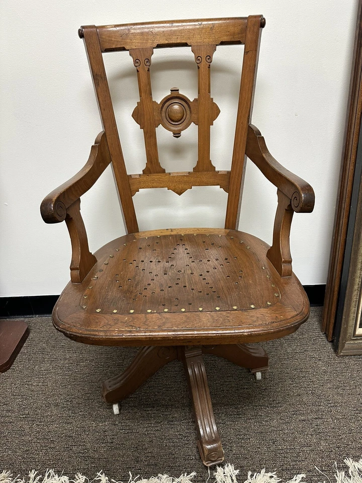 Silla giratoria de escritorio antigua vintage de nogal con brazo STAR Victorian Eastlake comprador $🚢 Foto 4 de 4