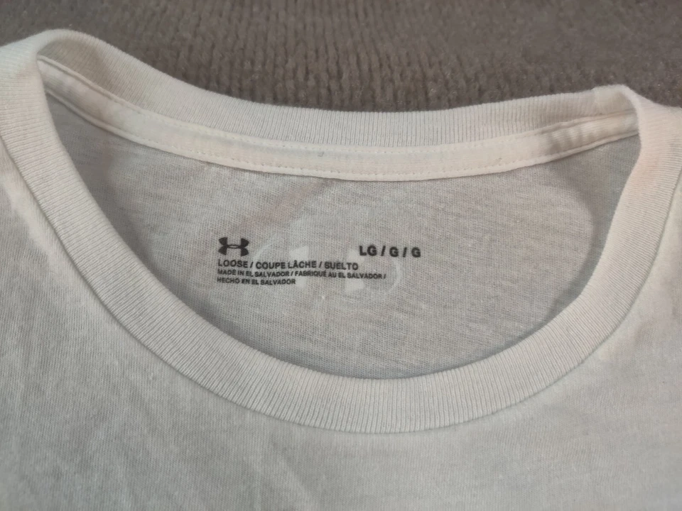 Camiseta Under Armour Freedom MFO Flag blanca grande suelta manga corta para mujer Foto 4 de 4