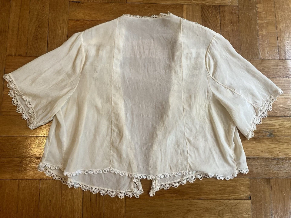 Antique 1920s Silk Lace Bed jacket Five Point Stars Rare Size Small Bridal - Image 3 of 4